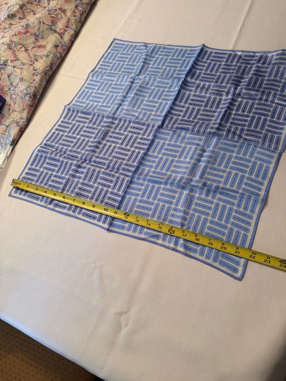 Vintage NWT Coach dark and light bluecoach Print on white 22” Square Scarf - Picture 4 of 6